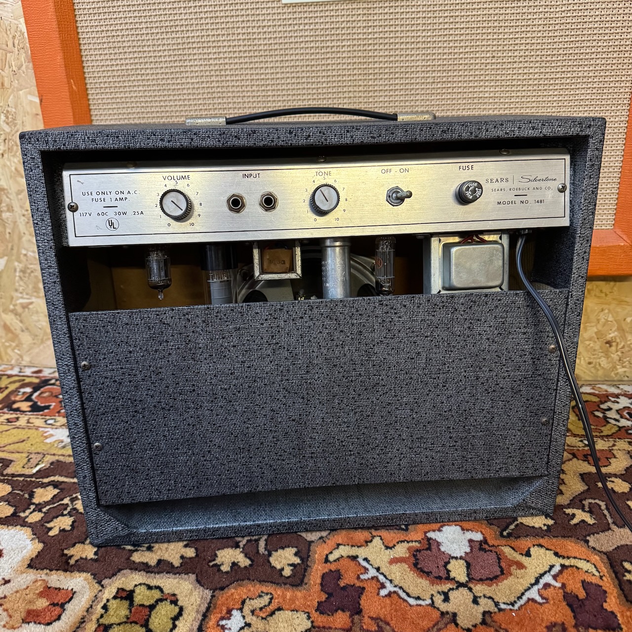 Vintage 1960s Sears Silvertone 1481 USA Valve Amplifier Combo MINT Vintage 1960s Sears Silvertone 1481 USA Valve Amplifier Combo MINT