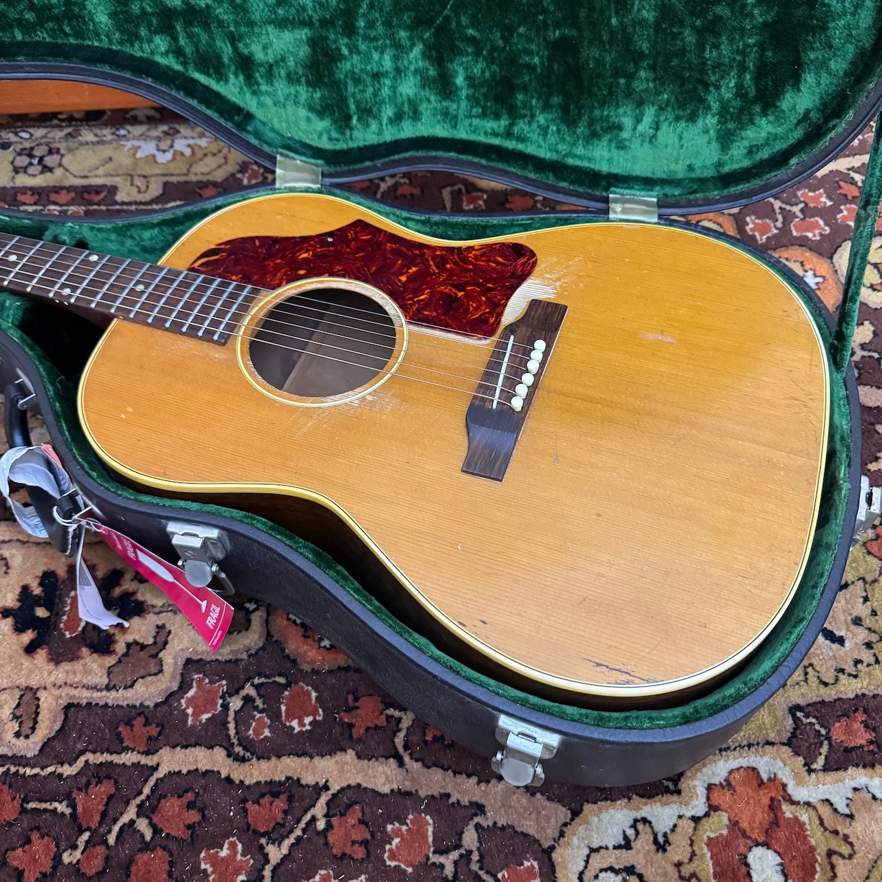 Vintage 1963 Gibson B25 Natural Roadworn Acoustic Guitar Case 1960s Vintage 1963 Gibson B25 Natural Roadworn Acoustic Guitar Case 1960s