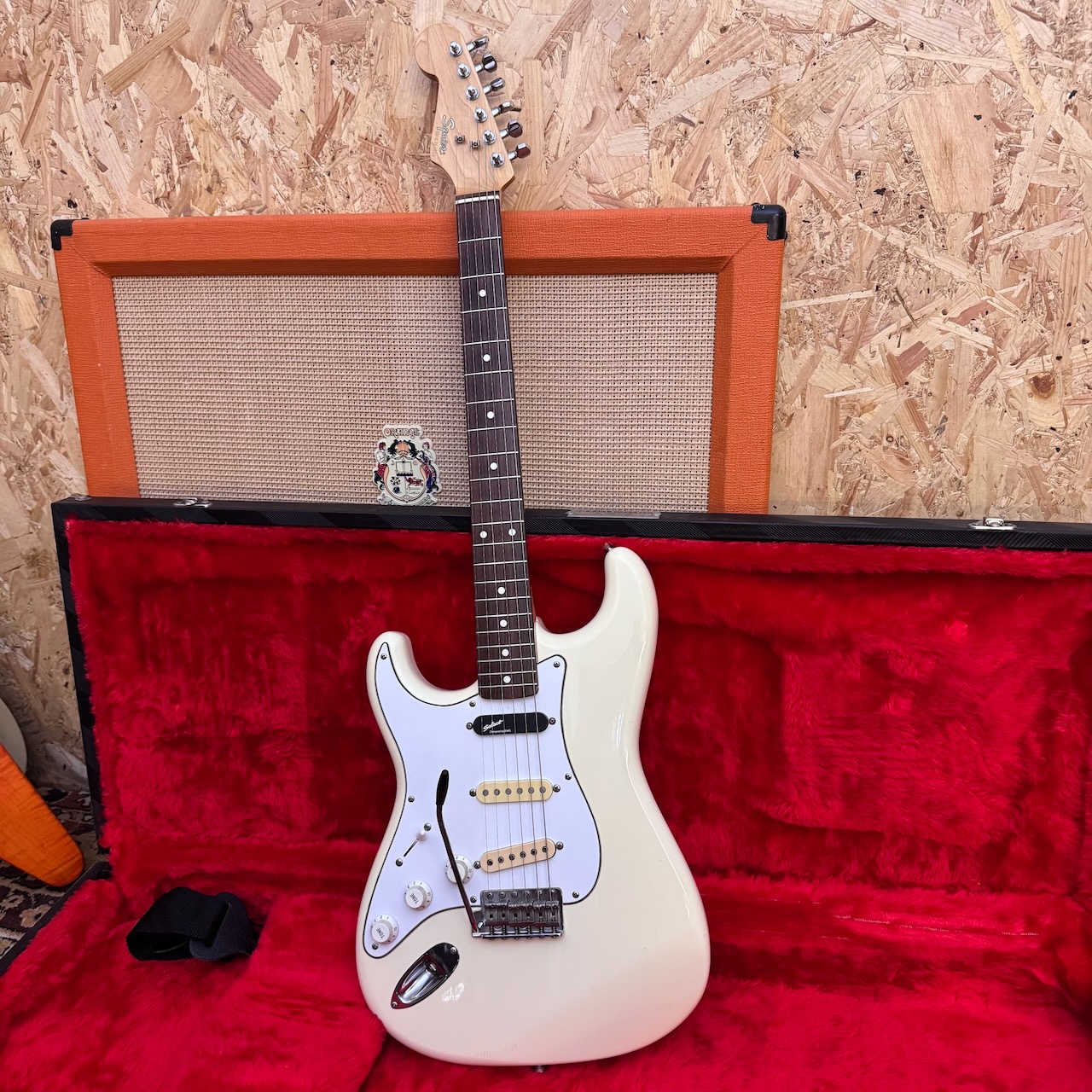 Vintage 1987 Fender Squier Stratocaster Japan White Left Stratocaster Guitar Vintage 1987 Fender Squier Stratocaster Japan White Left Stratocaster Guitar