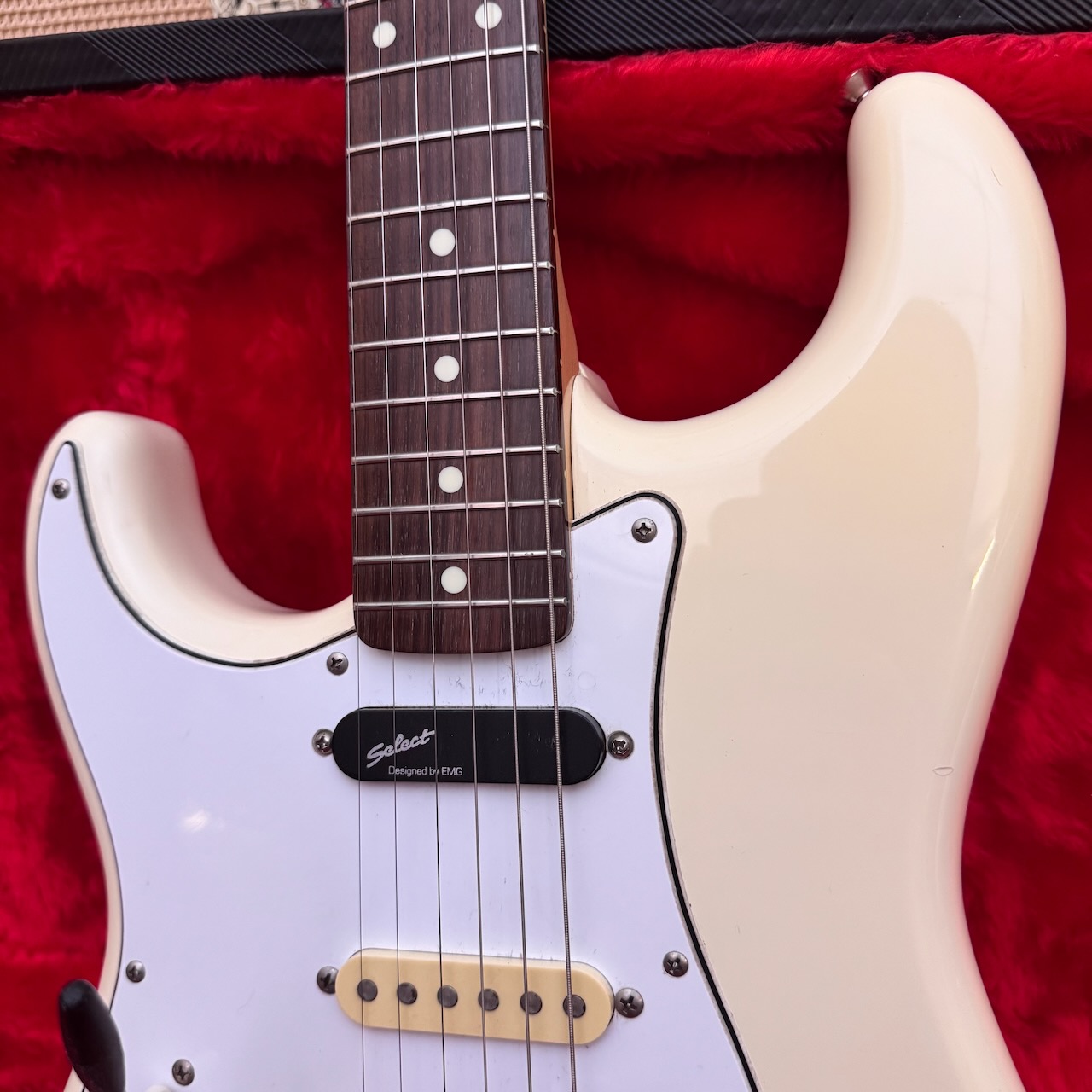 Vintage 1987 Fender Squier Stratocaster Japan White Left Stratocaster Guitar Vintage 1987 Fender Squier Stratocaster Japan White Left Stratocaster Guitar