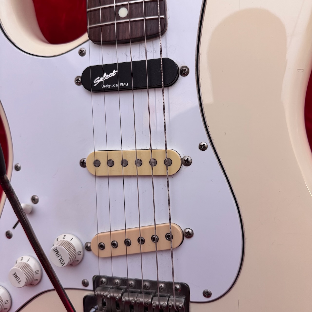 Vintage 1987 Fender Squier Stratocaster Japan White Left Stratocaster Guitar Vintage 1987 Fender Squier Stratocaster Japan White Left Stratocaster Guitar